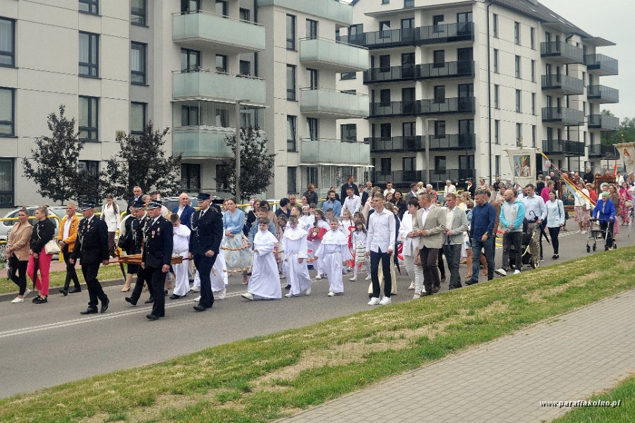 095 Procesja eucharystyczna.jpg